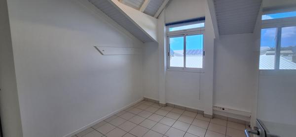 Espace de bureau de 178 m² dans zone attractive.