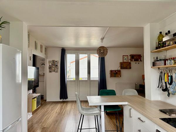 Appartement traversant de 70 m² + Box à vélos/motos + Balcon