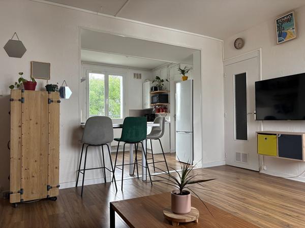 Appartement traversant de 70 m² + Box à vélos/motos + Balcon