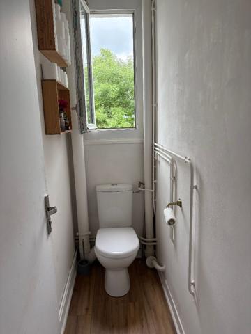 Appartement traversant de 70 m² + Box à vélos/motos + Balcon