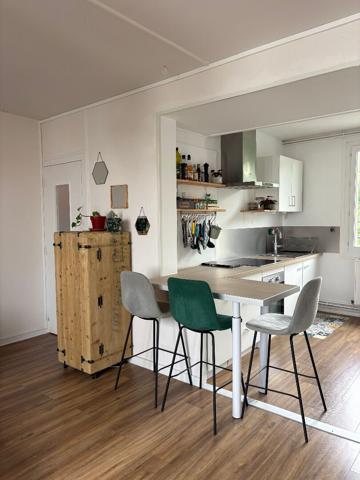 Appartement traversant de 70 m² + Box à vélos/motos + Balcon