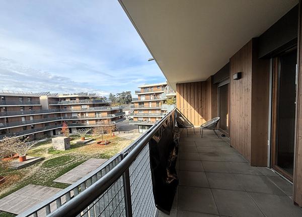 Rare à la vente ! Superbe T2 récent avec terrasse dans le centre de Challes-les-Eaux