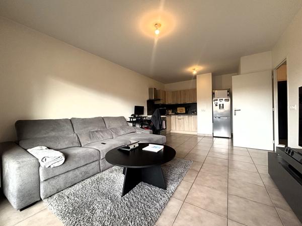 Rare à la vente ! Superbe T2 récent avec terrasse dans le centre de Challes-les-Eaux