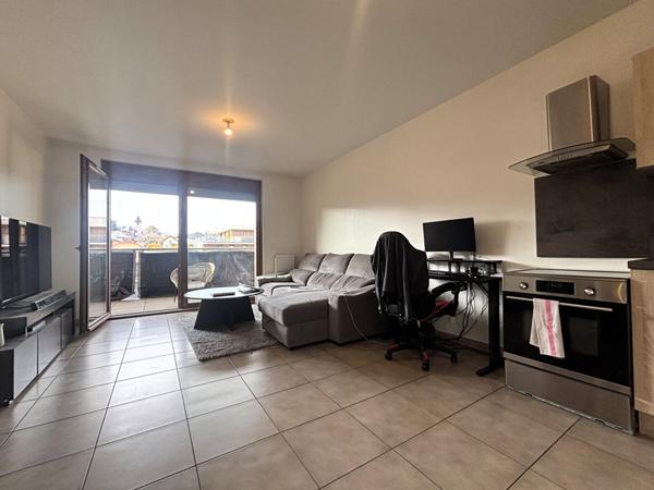 Rare à la vente ! Superbe T2 récent avec terrasse dans le centre de Challes-les-Eaux