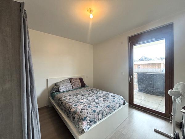 Rare à la vente ! Superbe T2 récent avec terrasse dans le centre de Challes-les-Eaux