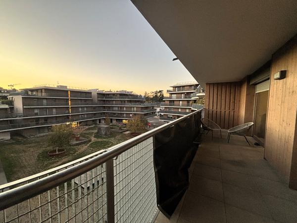 Rare à la vente ! Superbe T2 récent avec terrasse dans le centre de Challes-les-Eaux