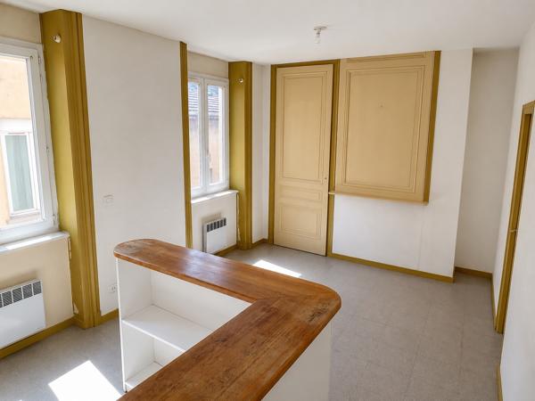 Appartement
         2 pièces
        - 32 m² 124 000 € *
