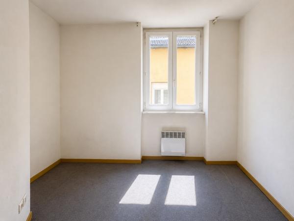 Appartement
         2 pièces
        - 32 m² 124 000 € *