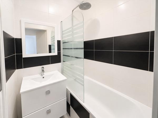 Appartement
         2 pièces
        - 34 m² Exclusivité 130 000 € *