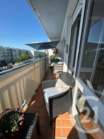 Appartement F3 à vendre  3 pièces - 65 m 2   LA ROCHELLE  - 17