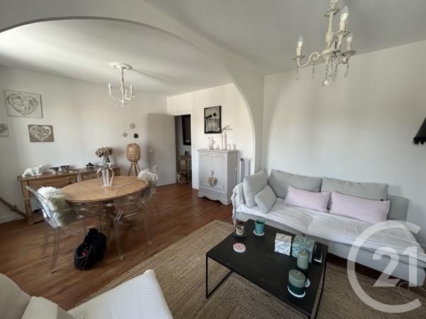 Appartement F3 à vendre  3 pièces - 65 m 2   LA ROCHELLE  - 17