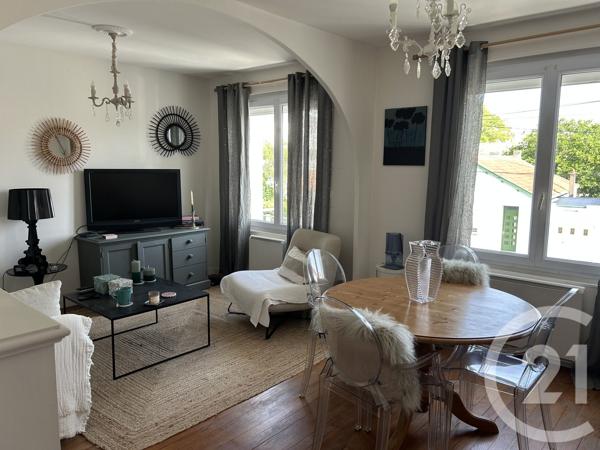Appartement F3 à vendre  3 pièces - 65 m 2   LA ROCHELLE  - 17
