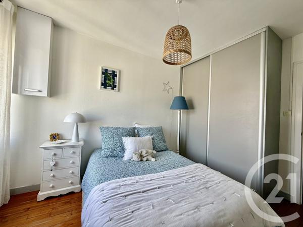 Appartement F3 à vendre  3 pièces - 65 m 2   LA ROCHELLE  - 17