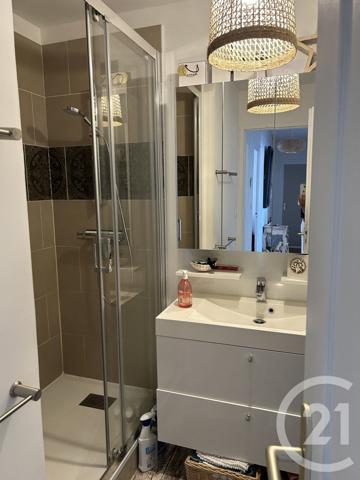 Appartement F3 à vendre  3 pièces - 65 m 2   LA ROCHELLE  - 17