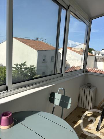 Appartement F3 à vendre  3 pièces - 65 m 2   LA ROCHELLE  - 17