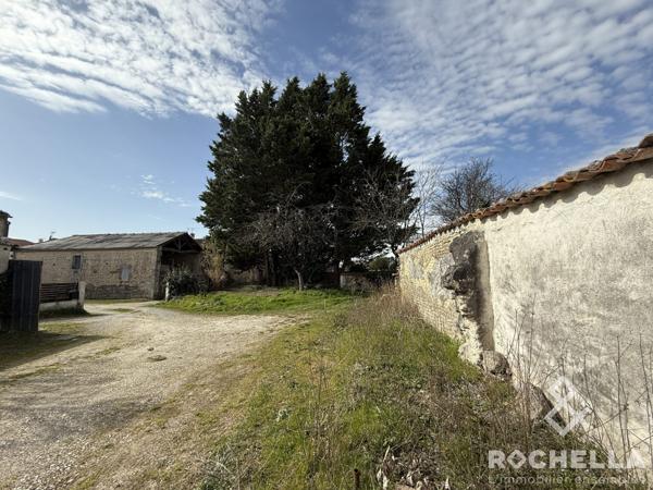 IMMEUBLE DE RAPPORT À 10 KM D'AULNAY DE SAINTONGE