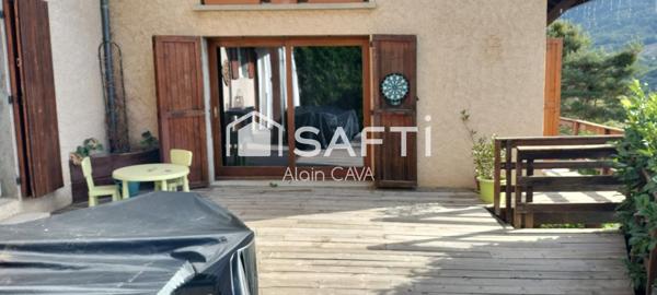 Chalet de 145m² avec garage en sousol sur 914m² de terrain