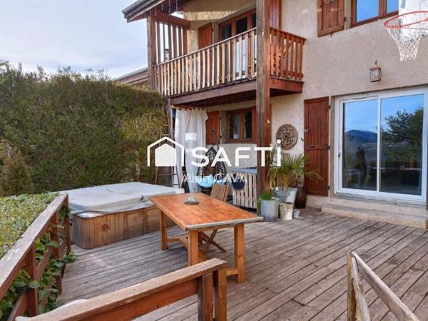 Chalet de 145m² avec garage en sousol sur 914m² de terrain