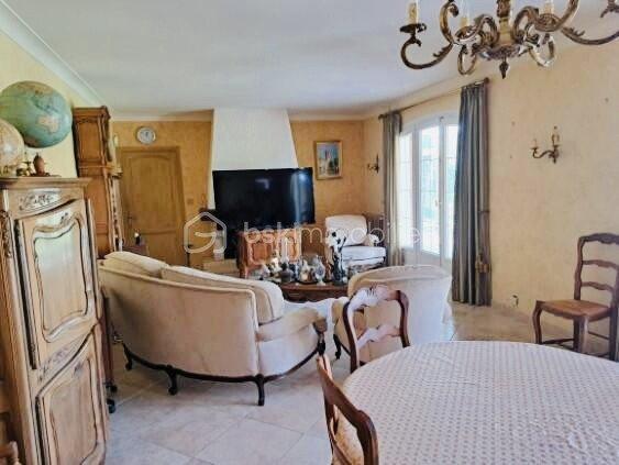 Maison traditionnelle de 259 m²