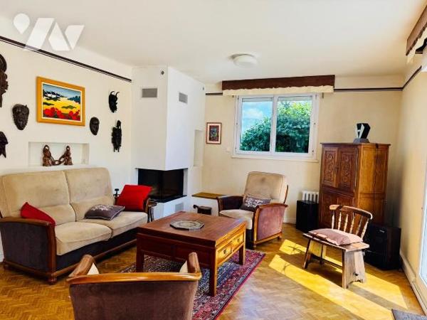 A 300m de l'ABER WRAC'H. Belle propriété de 1968, édifiée sur sous-sol complet.
Cette maison, ...