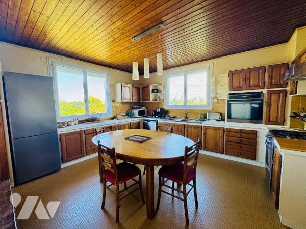 A 300m de l'ABER WRAC'H. Belle propriété de 1968, édifiée sur sous-sol complet.
Cette maison, ...