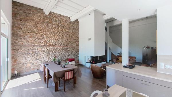 MAS authentique en pierre - Revisité en type LOFT -  Piscine - Haut standing -  4 chambres  ( 3 suites) - Surface 256 M² . 7 Kilomètres de PERPIGNAN  ( 66 000 )