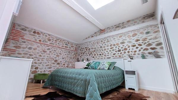 MAS authentique en pierre - Revisité en type LOFT -  Piscine - Haut standing -  4 chambres  ( 3 suites) - Surface 256 M² . 7 Kilomètres de PERPIGNAN  ( 66 000 )