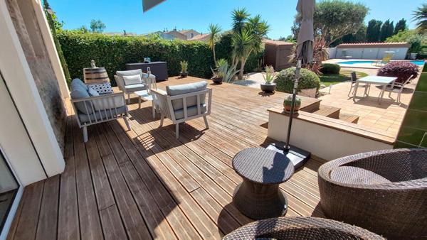 MAS authentique en pierre - Revisité en type LOFT -  Piscine - Haut standing -  4 chambres  ( 3 suites) - Surface 256 M² . 7 Kilomètres de PERPIGNAN  ( 66 000 )