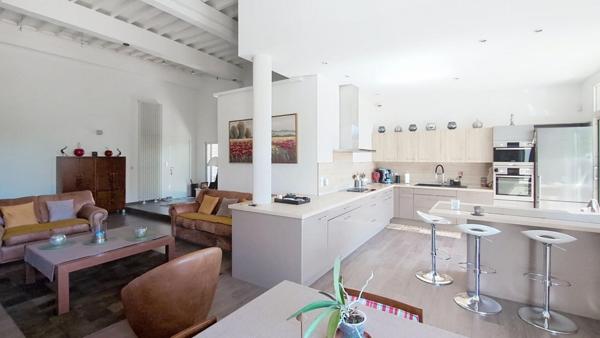 MAS authentique en pierre - Revisité en type LOFT -  Piscine - Haut standing -  4 chambres  ( 3 suites) - Surface 256 M² . 7 Kilomètres de PERPIGNAN  ( 66 000 )