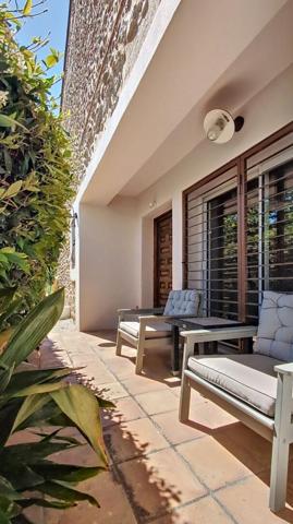 MAS authentique en pierre - Revisité en type LOFT -  Piscine - Haut standing -  4 chambres  ( 3 suites) - Surface 256 M² . 7 Kilomètres de PERPIGNAN  ( 66 000 )