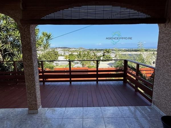 VILLA F4 AVEC JARDIN A LA POSSESSION