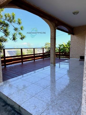 VILLA F4 AVEC JARDIN A LA POSSESSION