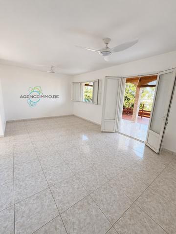 VILLA F4 AVEC JARDIN A LA POSSESSION