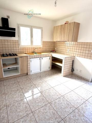 VILLA F4 AVEC JARDIN A LA POSSESSION