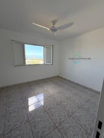 VILLA F4 AVEC JARDIN A LA POSSESSION