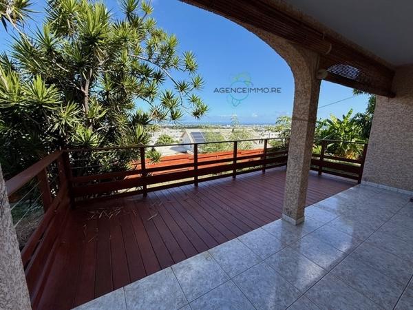 VILLA F4 AVEC JARDIN A LA POSSESSION