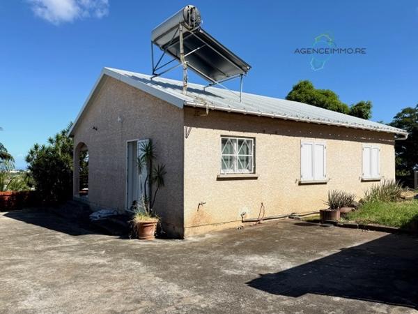 VILLA F4 AVEC JARDIN A LA POSSESSION