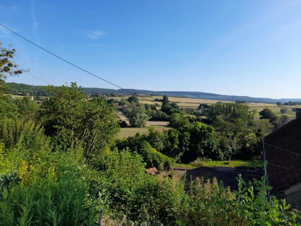 à CURGY (71) - Maison ECO-responsable de 158 m2 (3 pièces), avec garage, atelier et dépendance. Terrain 1555m2.