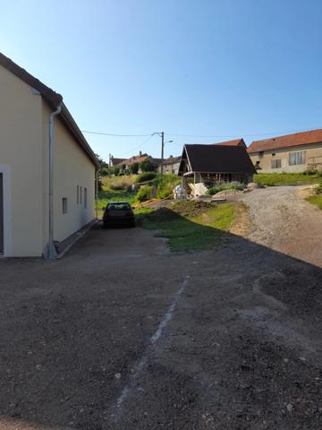à CURGY (71) - Maison ECO-responsable de 158 m2 (3 pièces), avec garage, atelier et dépendance. Terrain 1555m2.