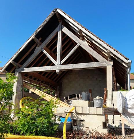 à CURGY (71) - Maison ECO-responsable de 158 m2 (3 pièces), avec garage, atelier et dépendance. Terrain 1555m2.