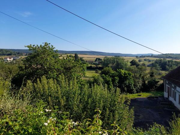 à CURGY (71) - Maison ECO-responsable de 158 m2 (3 pièces), avec garage, atelier et dépendance. Terrain 1555m2.