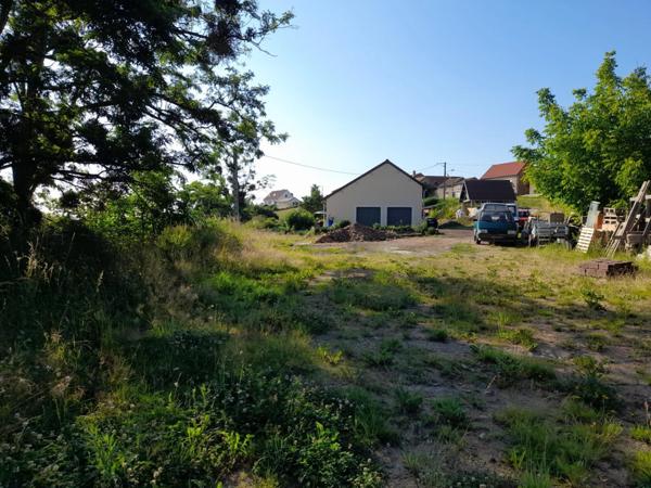 à CURGY (71) - Maison ECO-responsable de 158 m2 (3 pièces), avec garage, atelier et dépendance. Terrain 1555m2.