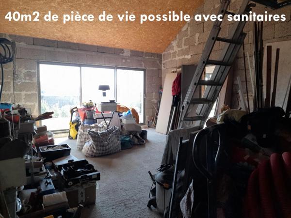 à CURGY (71) - Maison ECO-responsable de 158 m2 (3 pièces), avec garage, atelier et dépendance. Terrain 1555m2.