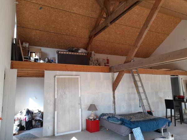 à CURGY (71) - Maison ECO-responsable de 158 m2 (3 pièces), avec garage, atelier et dépendance. Terrain 1555m2.