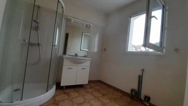 Vente                                                      Maison
                        
                     5 pièces                      104 m2                     à Saint-Sébastien-sur-Loire