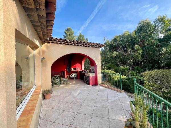 Sanary-sur-Mer (83110) SANARY - Villa d'exception avec vue mer panoramique