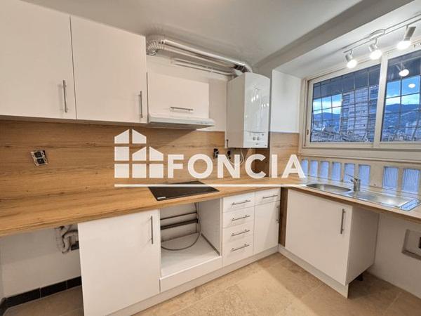 Location Appartement 2 pièces 51.3 m² - 492 AVE DE LA REPUBLIQUE Toulon 83000