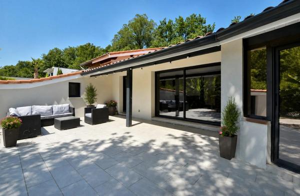 EXCLUSIVITÉ - MAISON ATYPIQUE RÉNOVÉE – 5 CHAMBRES – SOUS-SOL COMPLET – ENVIRONNEMENT PRIVILÉGIÉ