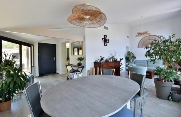 EXCLUSIVITÉ - MAISON ATYPIQUE RÉNOVÉE – 5 CHAMBRES – SOUS-SOL COMPLET – ENVIRONNEMENT PRIVILÉGIÉ