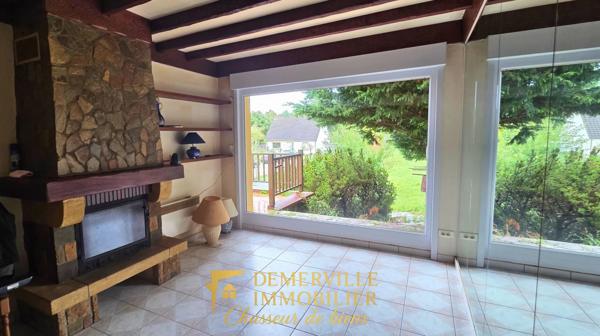 Maison individuelle semi plain-pied sur sous-sol complet et grand espace naturel